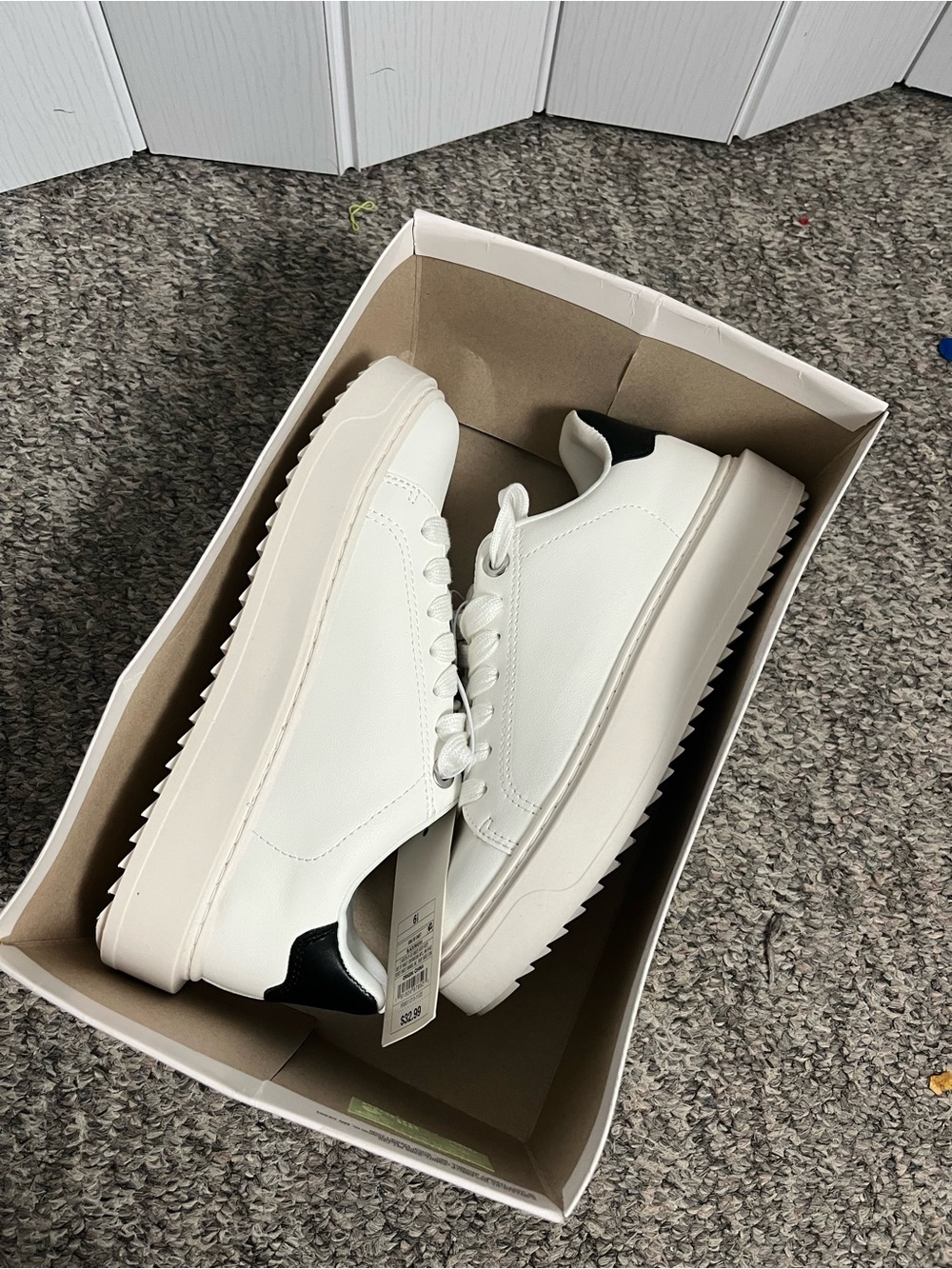 A New Day Women’s White Low-Top Casual Sneakers with Black Heel Accent 6.5 - Picture 10 of 10
